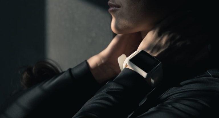 #140 Les menottes connectées