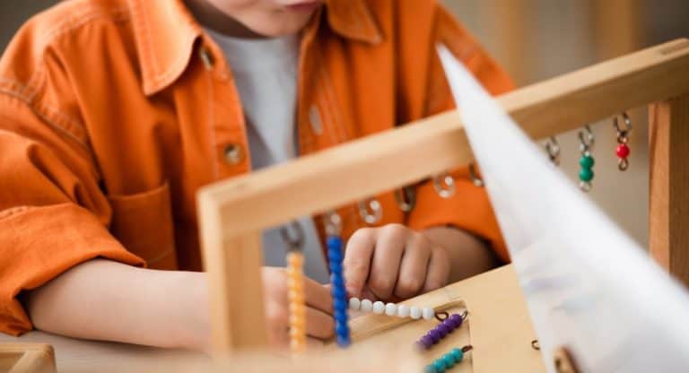 #107 Faire garder son enfant en France